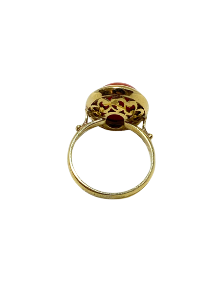 Anello in Oro Giallo con Corallo