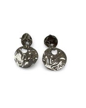 Load image into Gallery viewer, Hoop earrings
