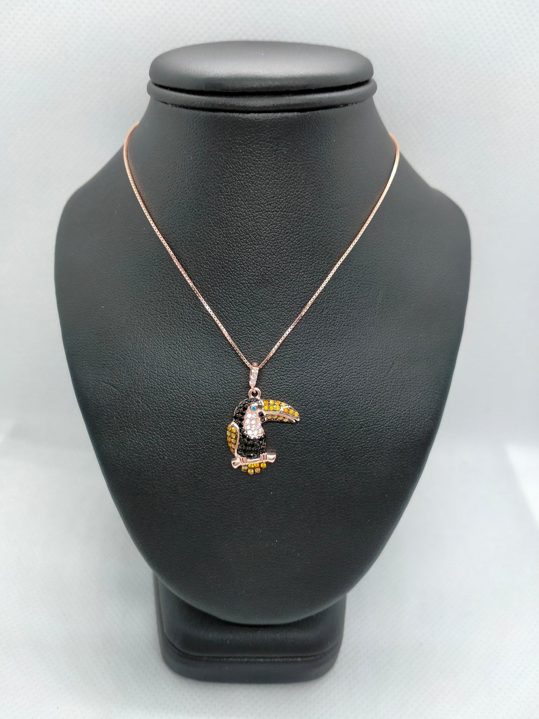 Collana in argento con tucano e zirconi - Cagnani Oreficeria Orologeria Argenteria P.IVA: 01394740409