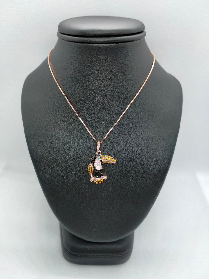 Collana in argento con tucano e zirconi - Cagnani Oreficeria Orologeria Argenteria P.IVA: 01394740409